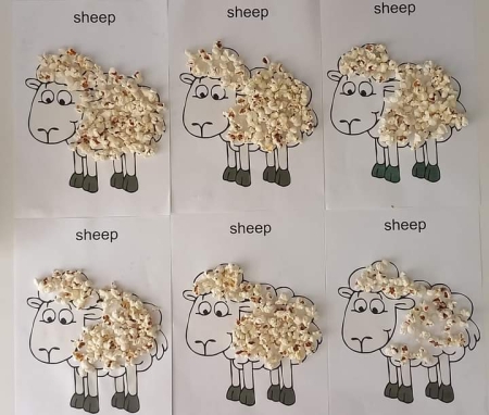 ,,Owieczka'' - praca plastyczna z wykorzystaniem popcornu